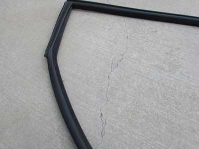 BMW Door Gasket Weather Stripping Edge Protector, Right 51767008582 2006-2010 650i M6 Coupe E632